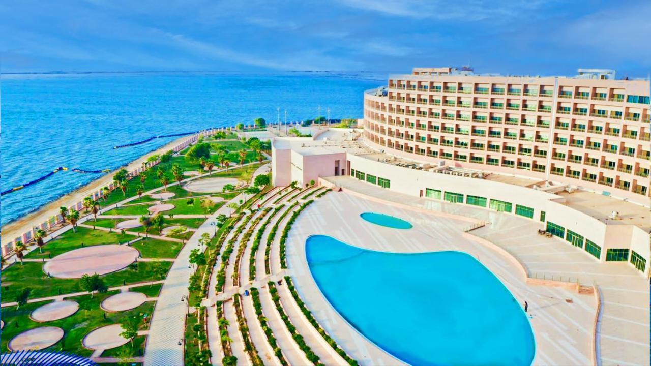 Grand Millennium Gizan Hotel Jizan Exterior photo Hilton Alexandria