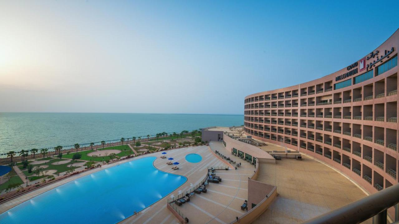 Grand Millennium Gizan Hotel Jizan Exterior photo The hotel's main building