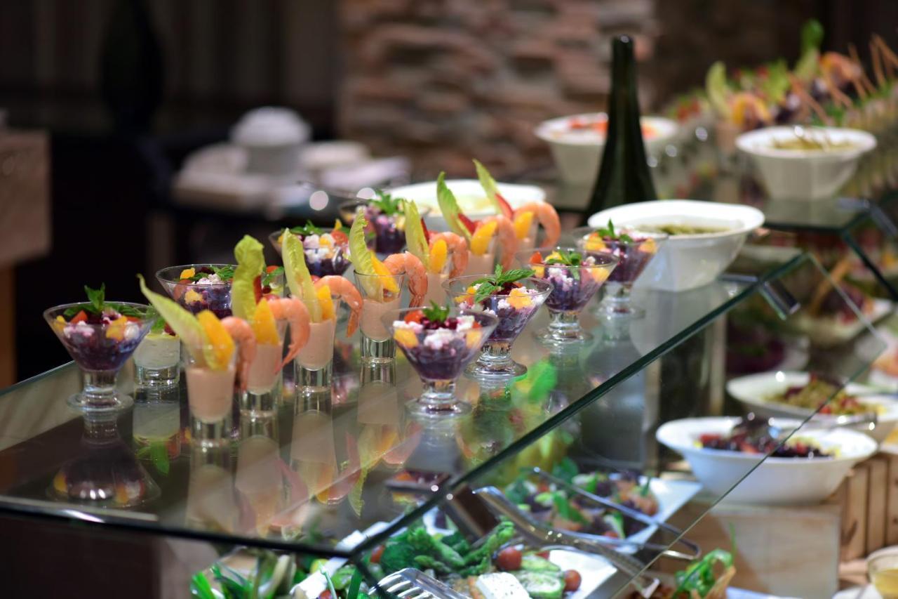 Grand Millennium Gizan Hotel Jizan Exterior photo Canapés