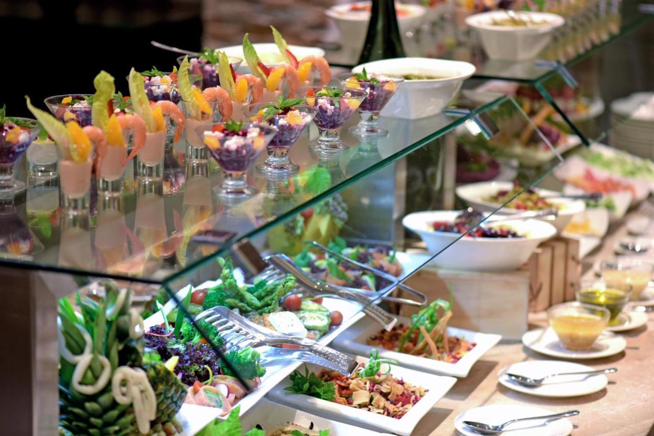 Grand Millennium Gizan Hotel Jizan Exterior photo A salad bar