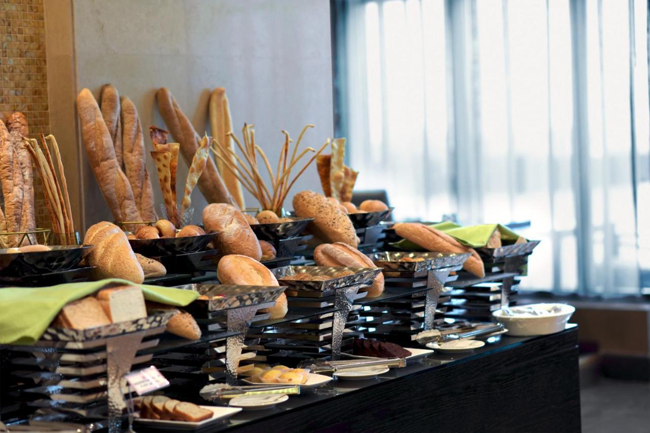 Grand Millennium Gizan Hotel Jizan Exterior photo A bread station